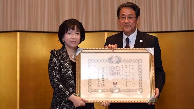 Une académicienne vietnamienne primée de l’Ordre du Soleil levant du Japon ảnh 1