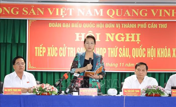 La présidente de l'AN Nguyen Thi Kim Ngan rencontre des électeurs de Can Tho ảnh 1