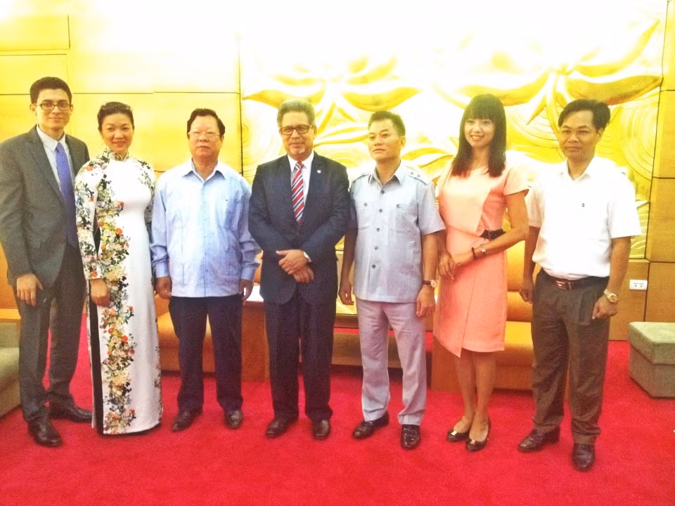 Promotion de l’amitié Vietnam-Salvador à travers la diplomatie populaire ảnh 1