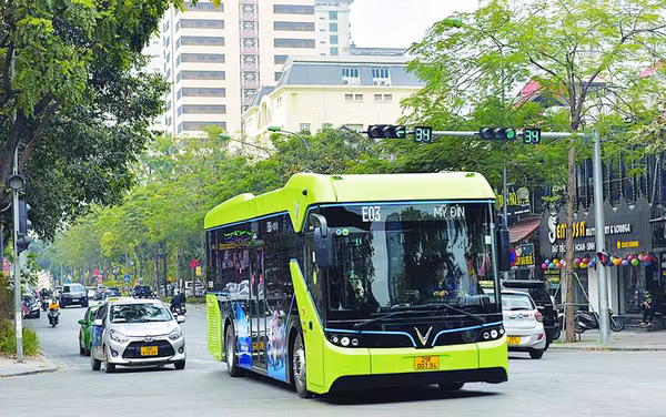 Hanoi mise sur le transport vert pour répondre à ses défis environnementaux ảnh 1