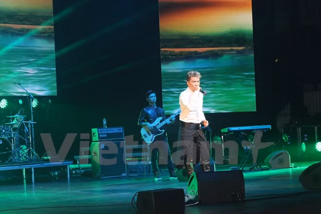 Soirée artistique "Les mélodies d’amours" à Prague ảnh 1