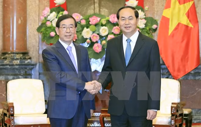 Des dirigeants vietnamiens reçoivent l’envoyé spécial du président sud-coréen ảnh 2