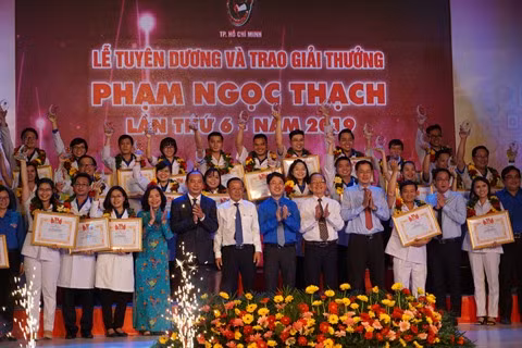 Hô Chi Minh-Ville : Cérémonie de remise du prix Pham Ngoc Thach 2019 ảnh 1