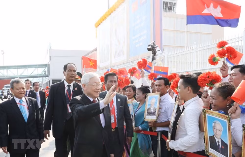 Le SG du Parti et le président entame sa visite d'Etat au Cambodge ảnh 1