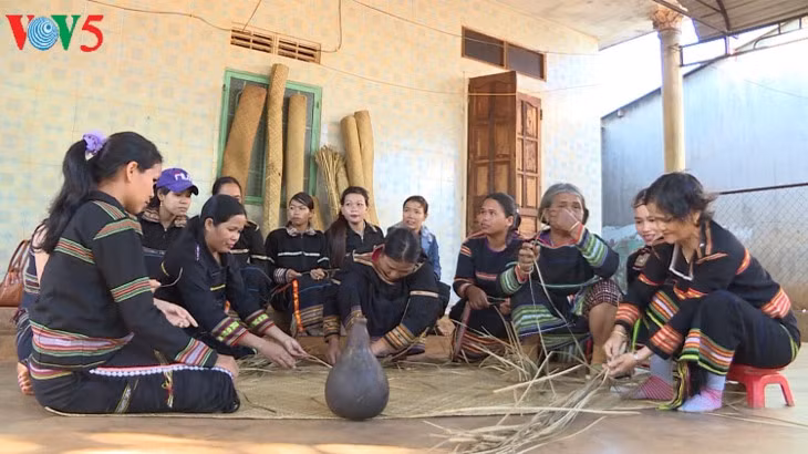 Quand les femmes tiennent à leurs nattes ảnh 1
