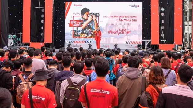 Plus de 3 800 jeunes vietnamiens au Canon PhotoMarathon à Hanoi ảnh 1