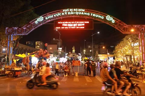 Une nouvelle rue piétonne attirante à Hô Chi Minh-Ville ảnh 1