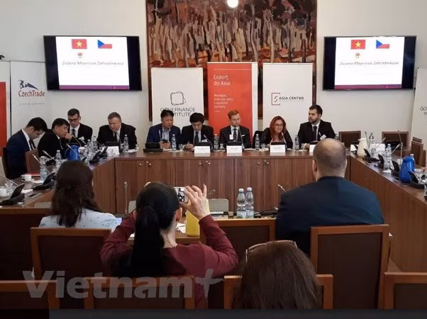 Promotion des relations de coopération économique et commerciale Vietnam-R.tchèque ảnh 1