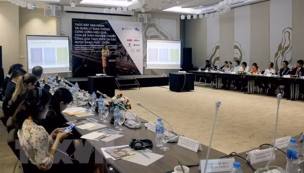 La Suède partage des expériences de gestion des transports publics à HCM-Ville ảnh 1