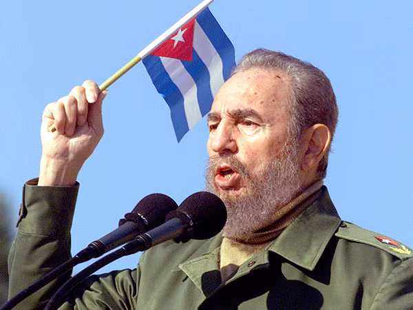 La présidente de l'Assemblée nationale part pour la cérémonie de deuil d'Etat de Fidel Castro ảnh 1