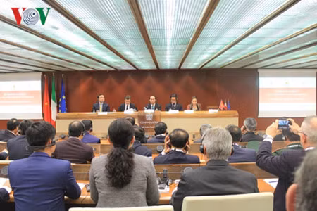 Le président Tran Dai Quang au forum des entreprises Vietnam-Italie ảnh 1