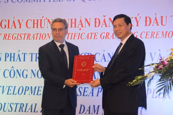 Quang Ninh: 300 millions de dollars pour le développement du complexe de port maritime et ZI ảnh 1