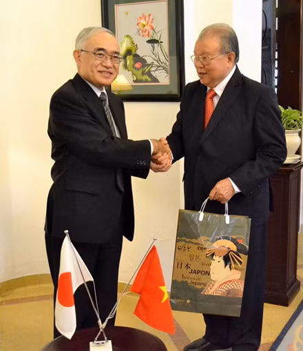 Le certificat d'honneur du Japon décerné au Pr.-Dr. Vo Tong Xuan ảnh 1