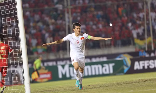 AFF Suzuki Cup : Công Vinh brille, le Vietnam du bon pied ảnh 1