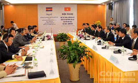 Vietnam-Cambodge : coopération renforcée dans la prévention et la lutte anti-drogue ảnh 1