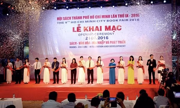 Environ 300.000 titres pour la Fête du livre d'Hô Chi Minh-Ville 2016 ảnh 1