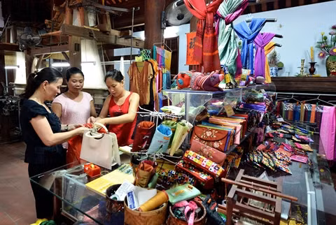 Trois villages de métier connus en banlieue de Hanoi ảnh 3