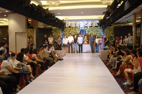 HCM-Ville: concours international de décoration florale sur l’áo dài ảnh 2