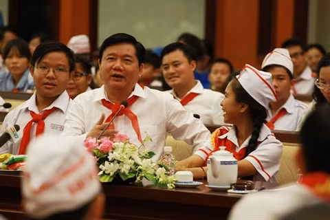 Les autorités de Hô Chi Minh-Ville à l'écoute des enfants ảnh 2