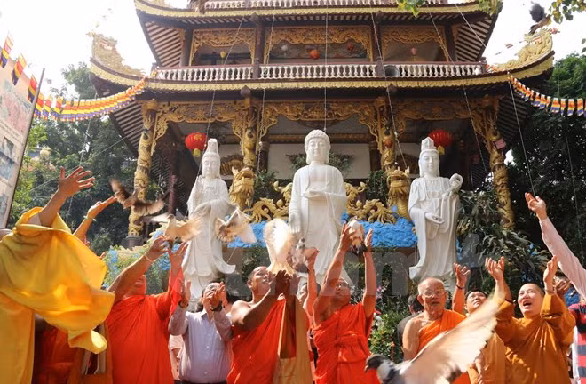 Hommage aux héros vietnamiens morts pour la Patrie au Laos, en Inde et R. Tchèque ảnh 1