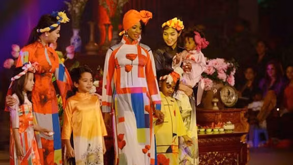 L’épouse de l'ambassadeur d'Haïti au Vietnam: Une passion pour l'"ao dài" ảnh 1