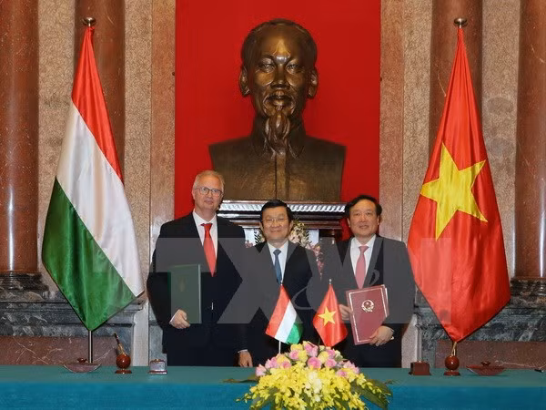 Vietnam et Hongrie signent un accord d'assistance juridique en matière pénale ảnh 1