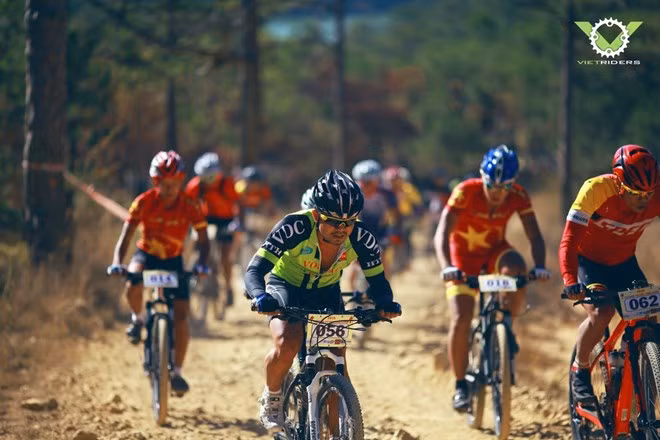 Course internationale de VTT à Da Lat ảnh 1