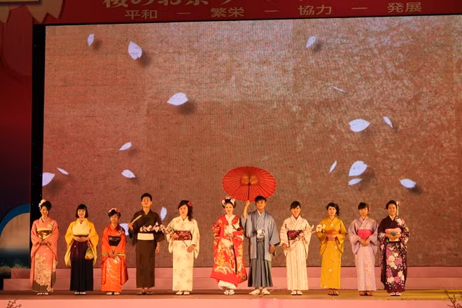 La Fête des fleurs de cerisier de Ha Long 2016 va débuter le 18 mars ảnh 1