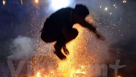 Festival de la danse du feu des Pà Then ảnh 1