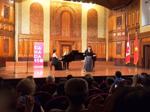Melanie Gall, une voix magnifique venue du Canada ảnh 2