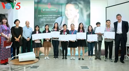 Le Concours mondial d’éloquence en anglais EF Challenge 2017 au Vietnam ảnh 1