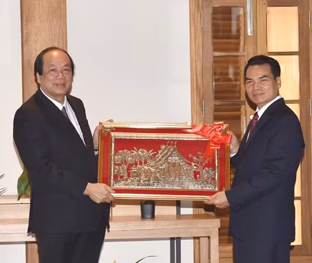Vietnam-Laos : les deux bureaux gouvernementaux renforcent leur coopération ảnh 1