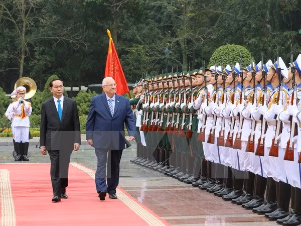 Le président israélien termine sa visite au Vietnam ảnh 1
