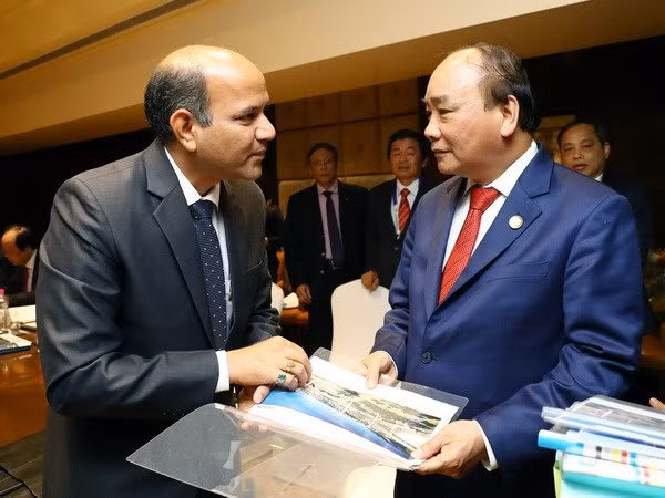 Le PM vietnamien reçoit les dirigeants des groupes indiens Adani Green Limted et Suzlon ảnh 1