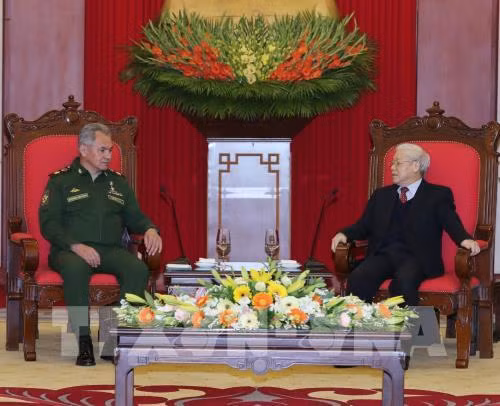 Le secrétaire général du PCV reçoit le ministre russe de la Défense ảnh 1