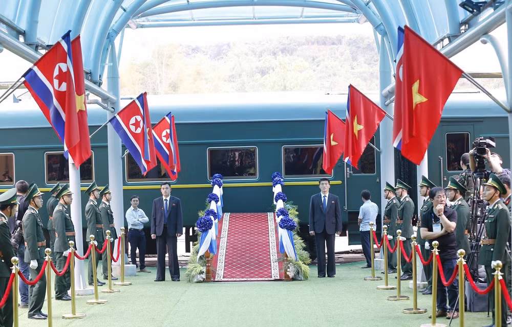 Le président Kim Jong-un termine sa visite officielle d’amitié au Vietnam ảnh 13