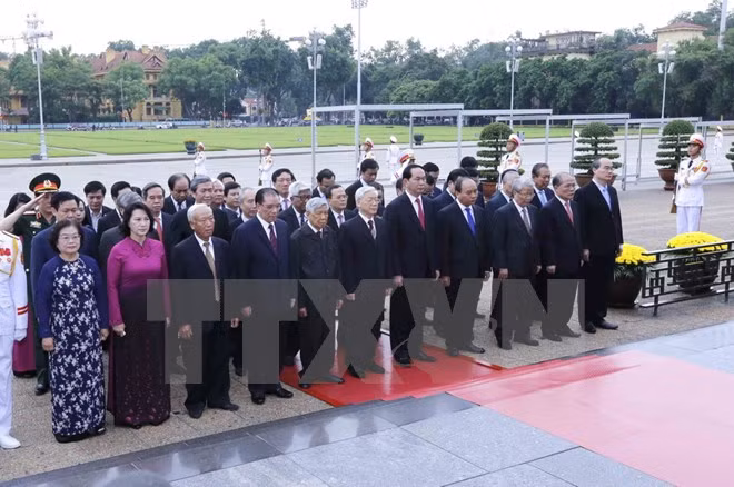 Fête nationale : Hommage au Président Ho Chi Minh ảnh 1