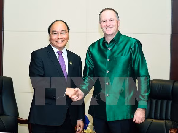 Le PM Nguyen Xuan Phuc rencontre ses homologues japonais et néo-zélandais ảnh 2