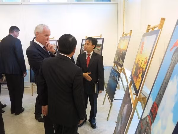 Hongrie : exposition photographique en l’honneur de la Fête nationale du Vietnam ảnh 1