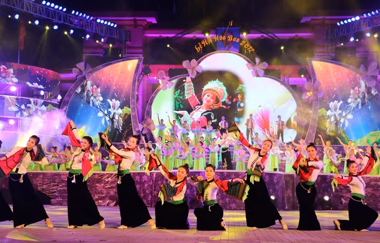 Diên Biên se sent fin prête pour la Fête de la fleur de bauhinie ảnh 1