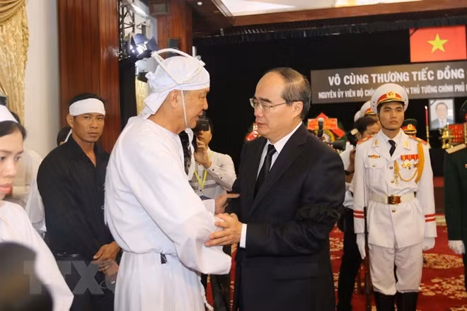 Environ 108.000 personnes ont rendu un dernier hommage à l’ancien Premier ministre Phan Van Khai ảnh 1