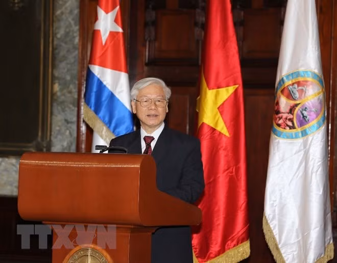Cuba décerne le titre docteur honoris causa en science politique au leader du PCV ảnh 2