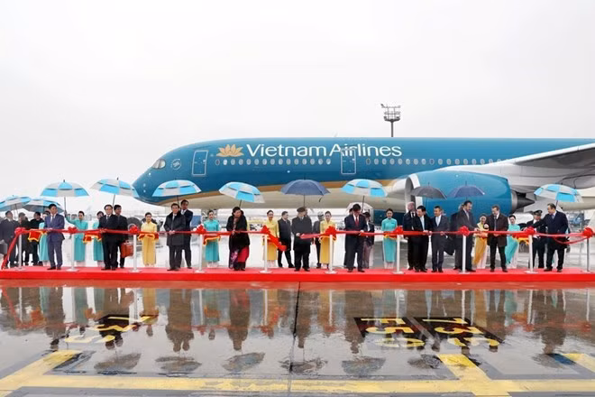Le secrétaire général Nguyên Phu Trong assiste à la livraison d’un avion A350 en France ảnh 1
