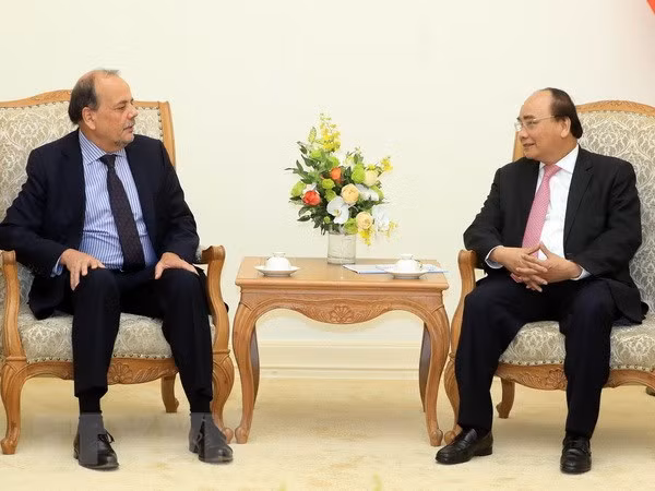 Le PM Nguyên Xuân Phuc reçoit l’ambassadeur du Chili au Vietnam ảnh 1