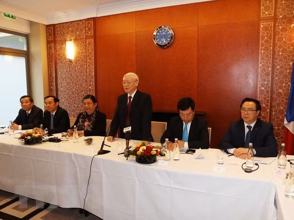 Le leader du PCV rencontre avec de jeunes intellectuels vietnamiens en France ảnh 1