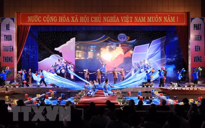 Le PM incite Hoi An à devenir une vieille ville touristique de premier plan ảnh 1