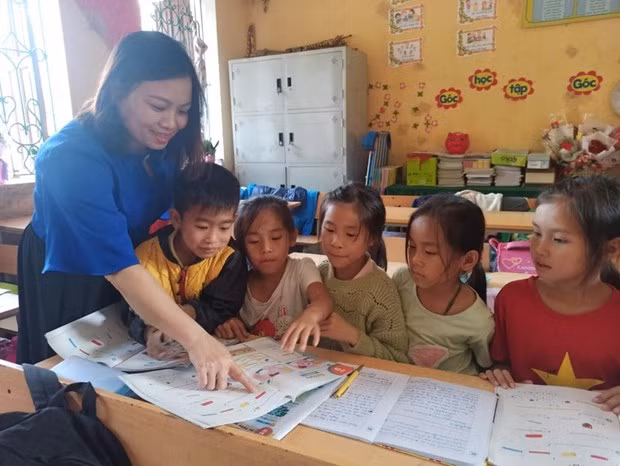 Un projet visant à améliorer l'éducation en faveur des enfants de minorités ethniques reçoit un financement de plus de 5 millions de dollars ảnh 1