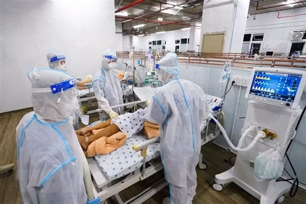 Covid-19 : le Vietnam enregistre 14.224 nouveaux cas et 315 décès ảnh 1