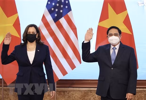 Le PM Pham Minh Chinh reçoit la vice-présidente américaine Kamala Harris ảnh 1