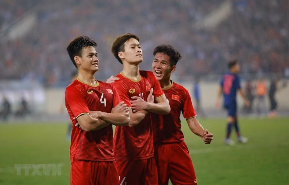 Le secrétaire général de l'AFC félicite l'équipe des moins de 23 ans du Vietnam ảnh 1
